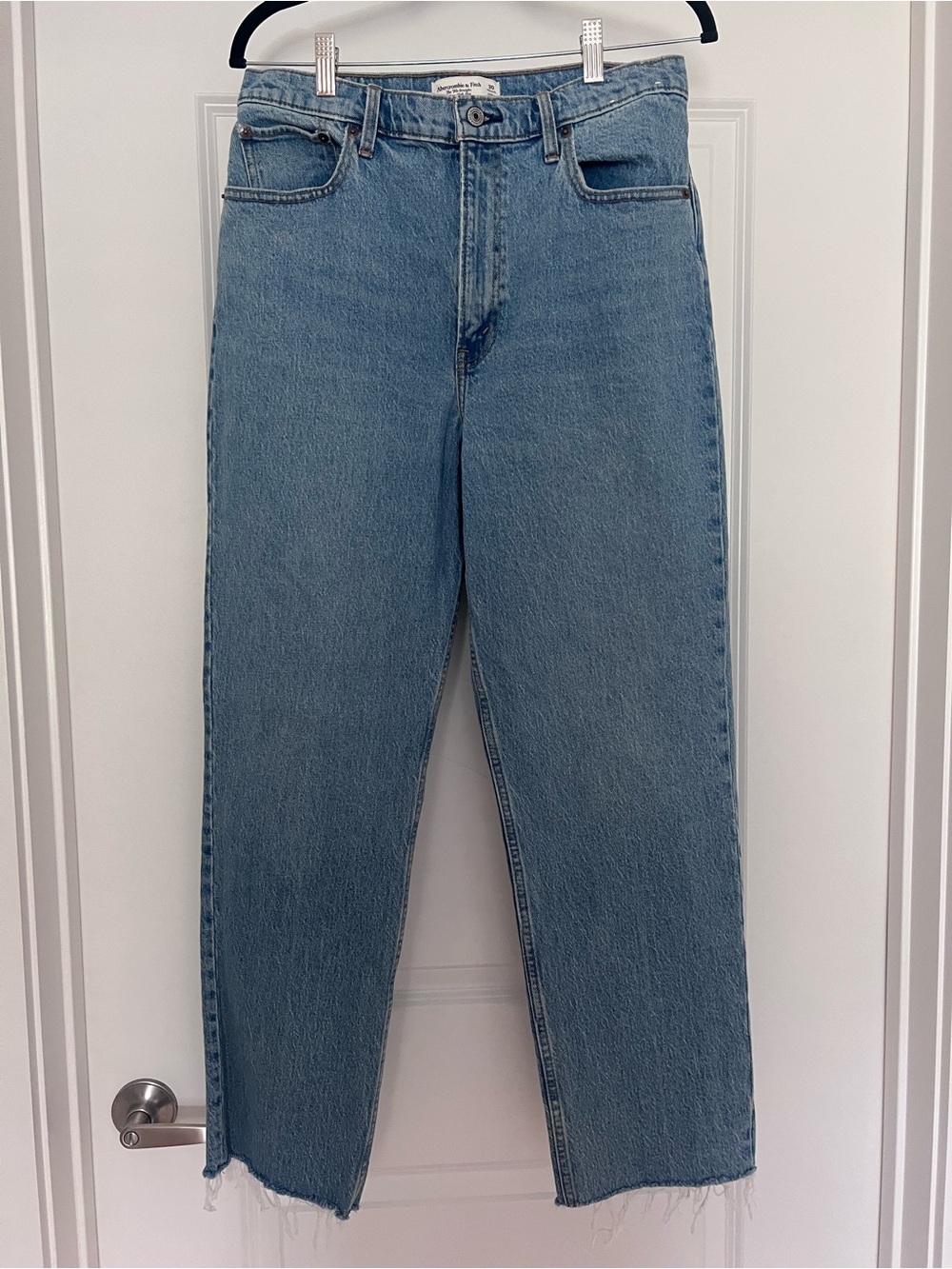 Abercrombie & Fitch Women’s Light Blue 90’s Straight-Leg Jeans